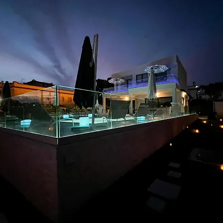 Divina Perla Oda ve Kahvaltı 4*