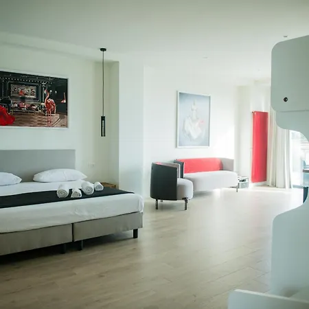 فندق مبيت وإفطار Divina Perla 4*