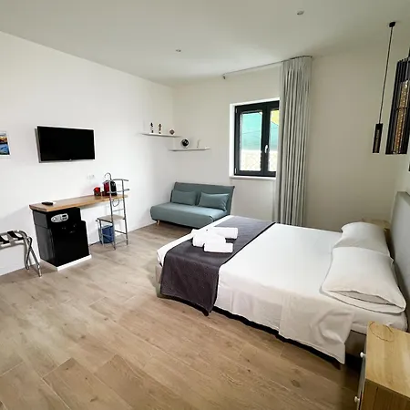 Divina Perla Oda ve Kahvaltı 4*