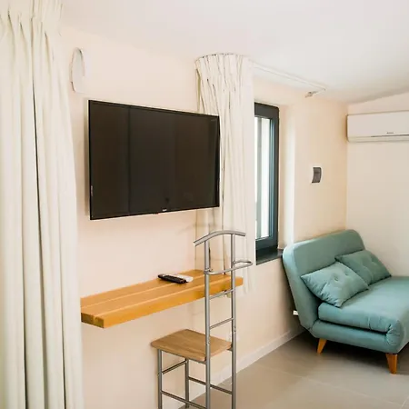 Divina Perla Oda ve Kahvaltı 4*